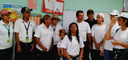 A group of volunteers at Mamoni Arriba
